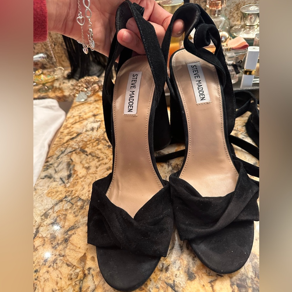 Black strap ankle hell swade